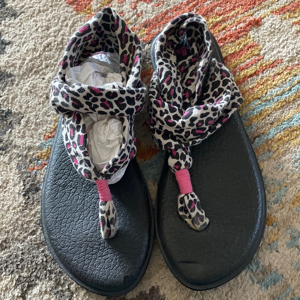 Sanuk yoga sling leopard cheetah sandals